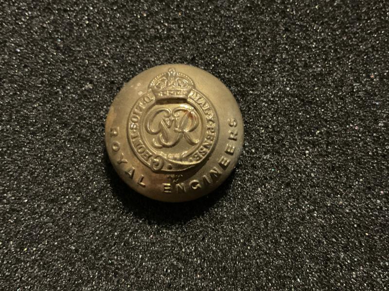 WW2 R.E button by THE ARMY & NAVY SUPPLIES