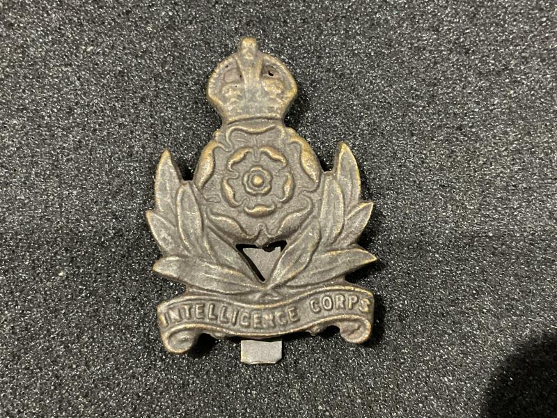 WW2 Indian or Egyptian Intelligence Corps cap badge