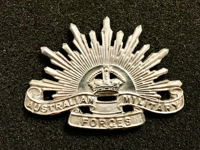 Korean War Armoured Units Rising Sun hat badge