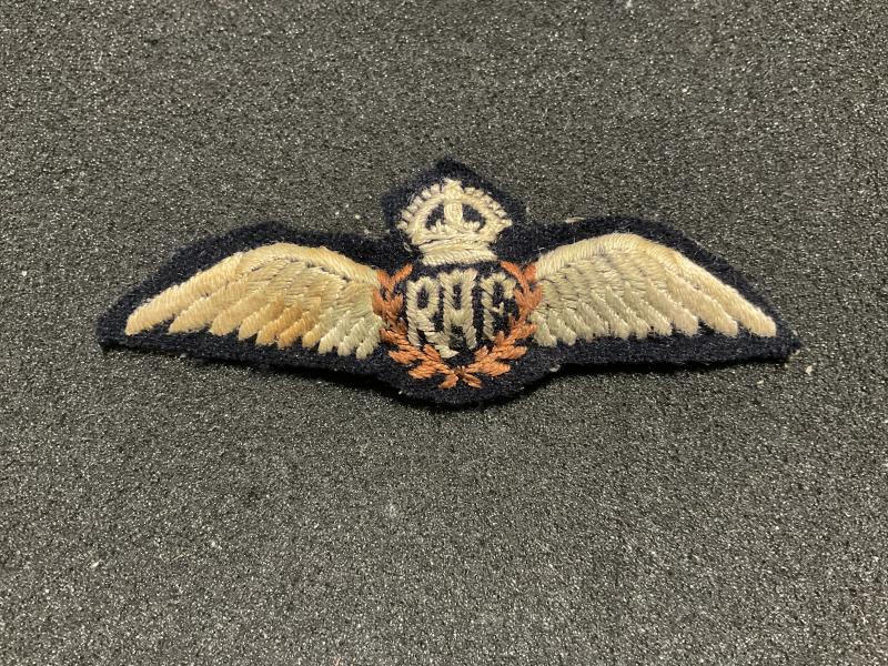 WW2 R.A.F full size pilots wings with brooch fixing