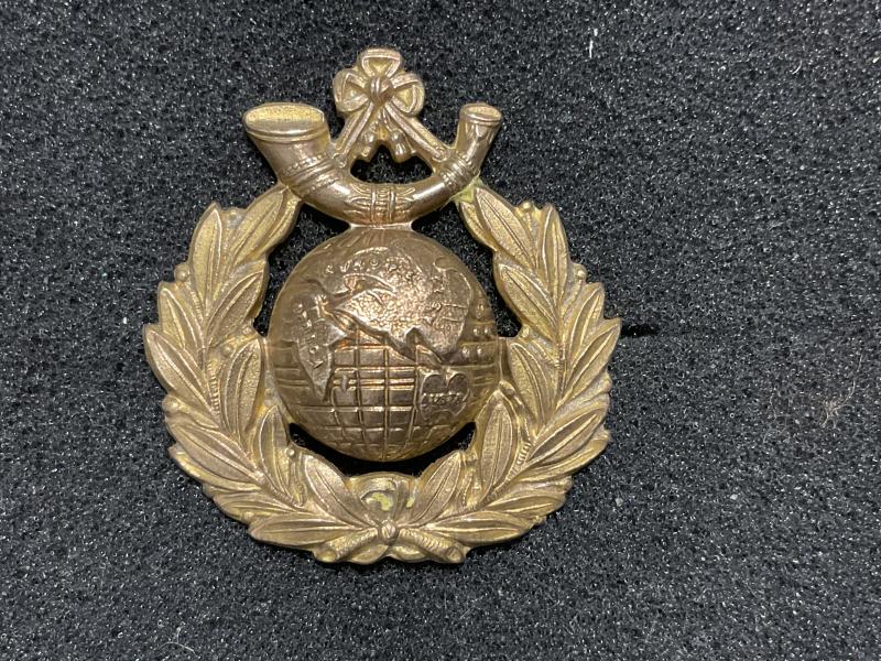 WW1 Royal Marine Light Infantry Sergeants gilt cap badge