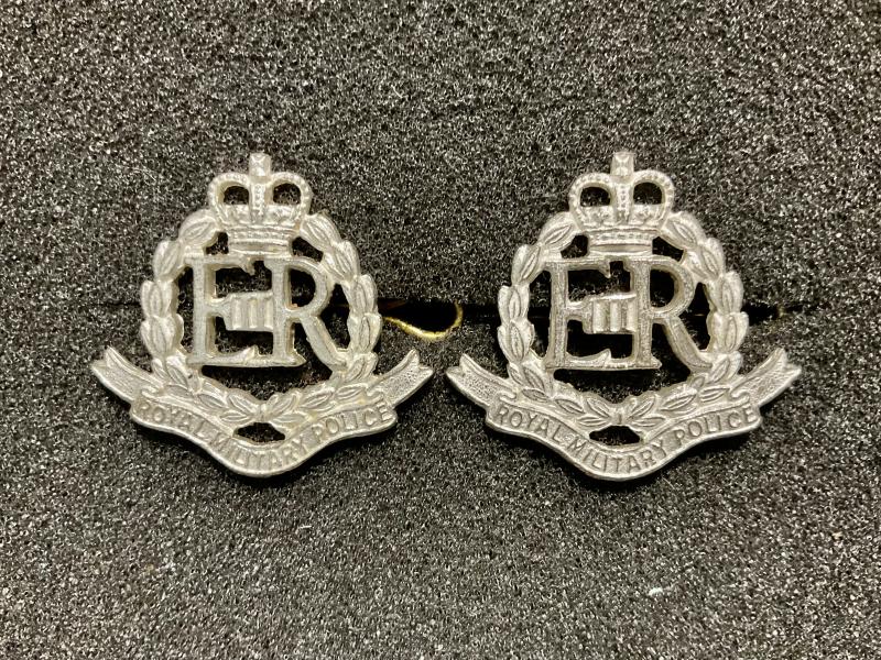 Q/C Royal Military Police officers collar badges