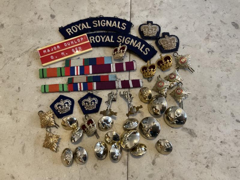 WW2 & Post war Royal Signals Corps uniform insignia.
