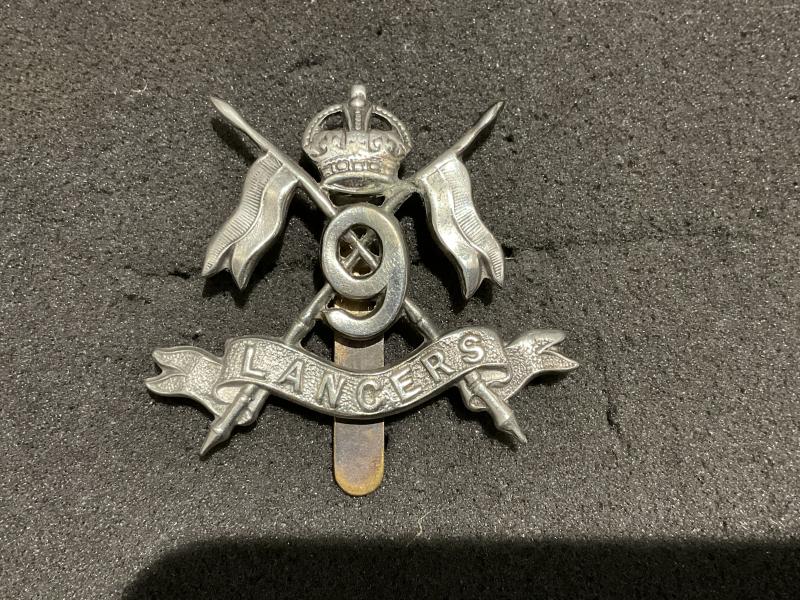 Post 1902 9th Lancers white metal cap badge