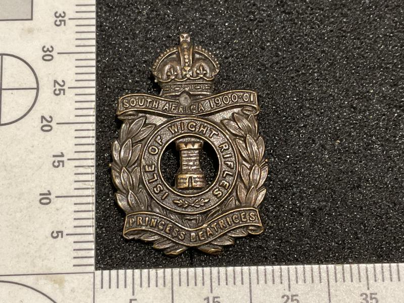Isle of Wight Rifles officers collar badge/ service cap badge