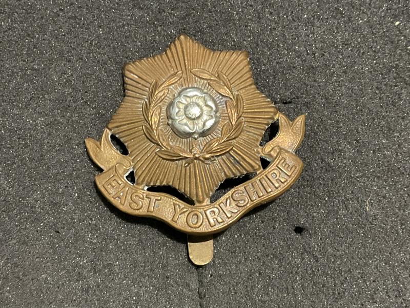 East Yorkshire Regiment bi-metal cap badge