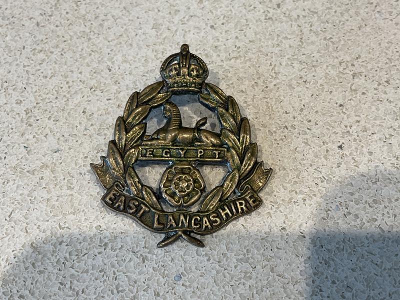 WW1/2 East Lancashire Regiment O.S.D cap badge