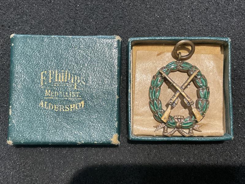 WW1 Marksman’s crossed rifles bronze & enamel medallion
