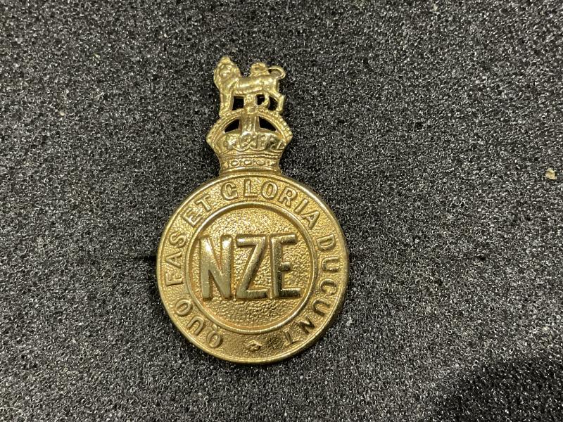 WW1 NZ Engineers cap badge by by Gaunt London