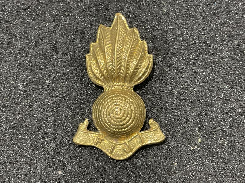 FIJI Artillery collar or field service badge