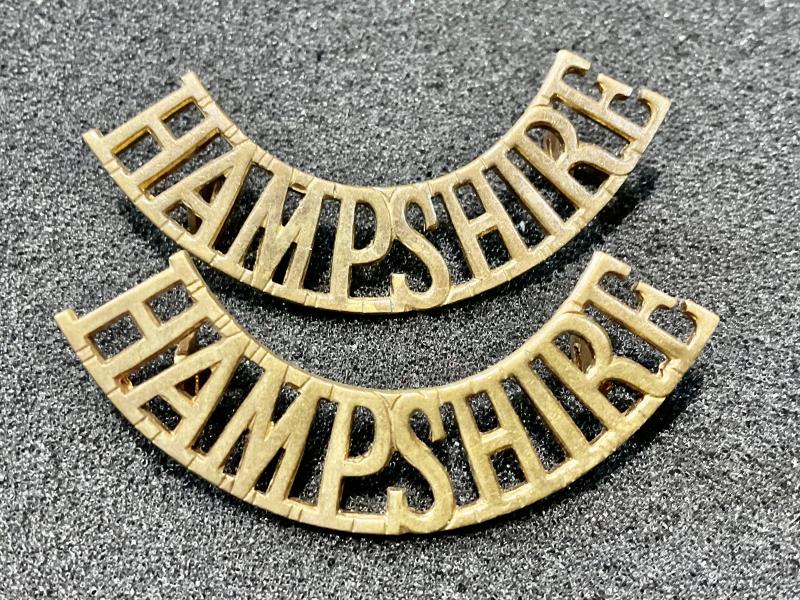 WW1 HAMPSHIRE Regiment brass shoulder titles