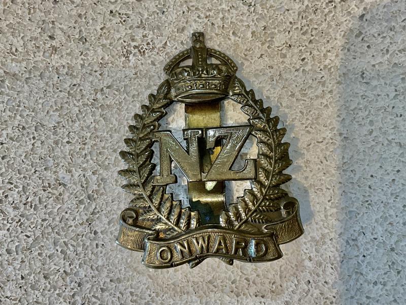 New Zealand general service cap badge, wide slider version