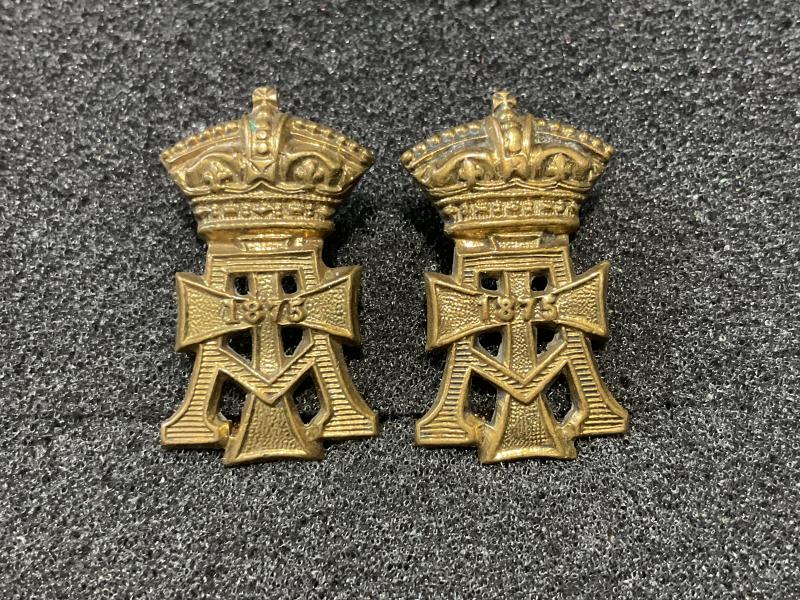 The Green Howards , brass ORs collar badges