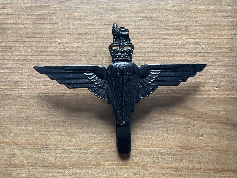 Parachute Regiment anodised factory black cap badge