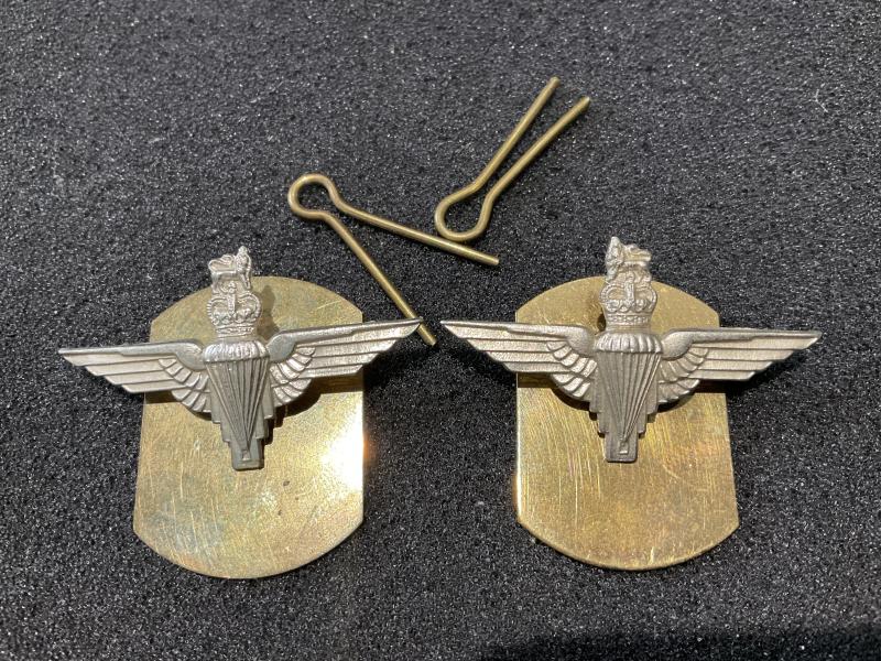 Q/C Parachute Regiment w/m collar badges