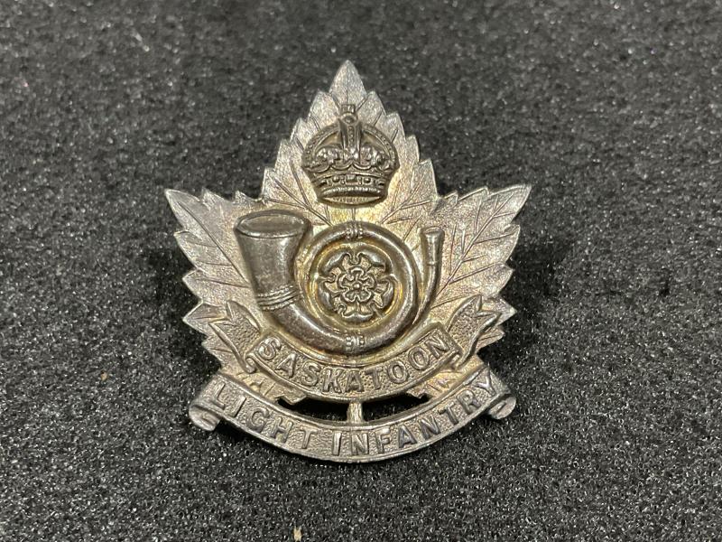 1941 Hallmarked Saskatoon Light Infantry officers cap badge