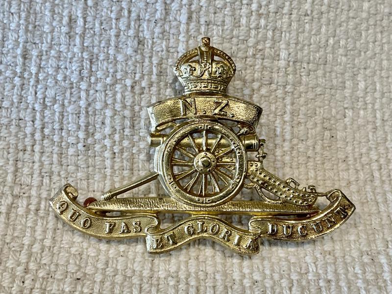 WW1 N.Z Artillery cap badge by Gaunt. London