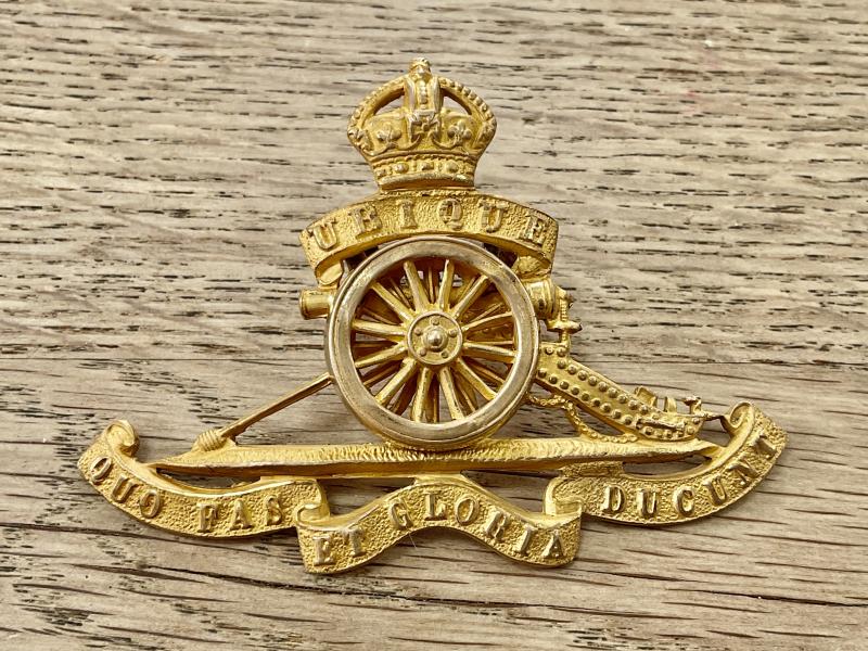 Post 1902 Royal Artillery officers gilt cap badge