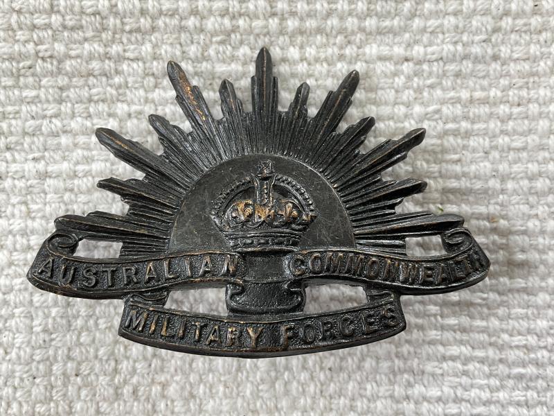 WW1/2 Australian Military forces Rising sun hat badge