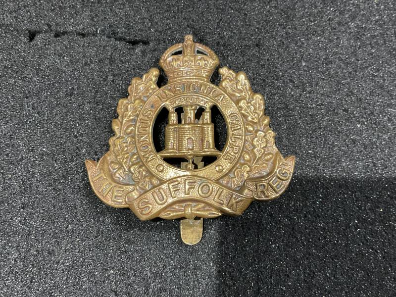 WW1 The Suffolk Regt Brass economy cap badge