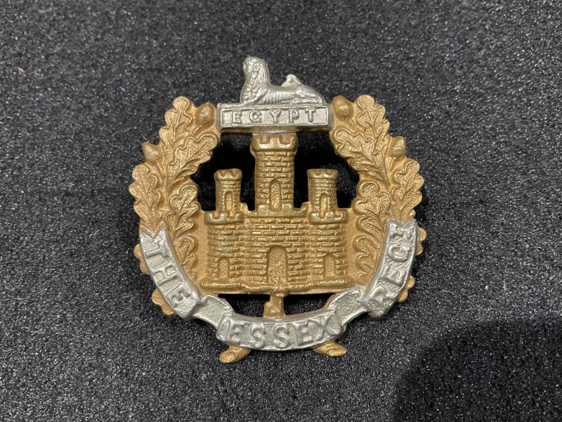 Post 1901 Essex Regiment cap badge, rear loops