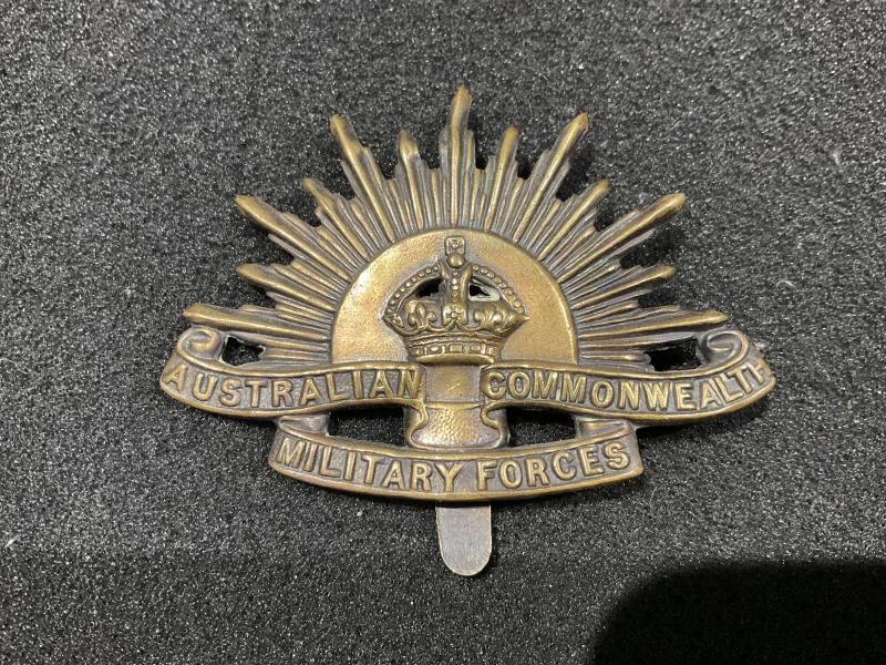 WW1 British made Australian Rising Sun hat badge