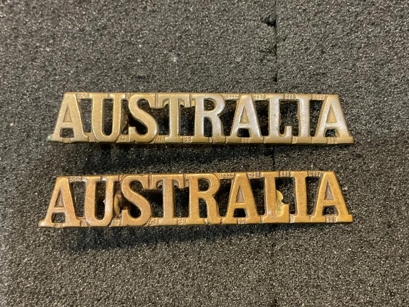 WW1 Straight brass AUSTRALIA shoulder tiles
