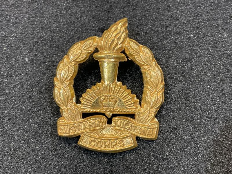Australian Army Education Corps Q/C collar badge