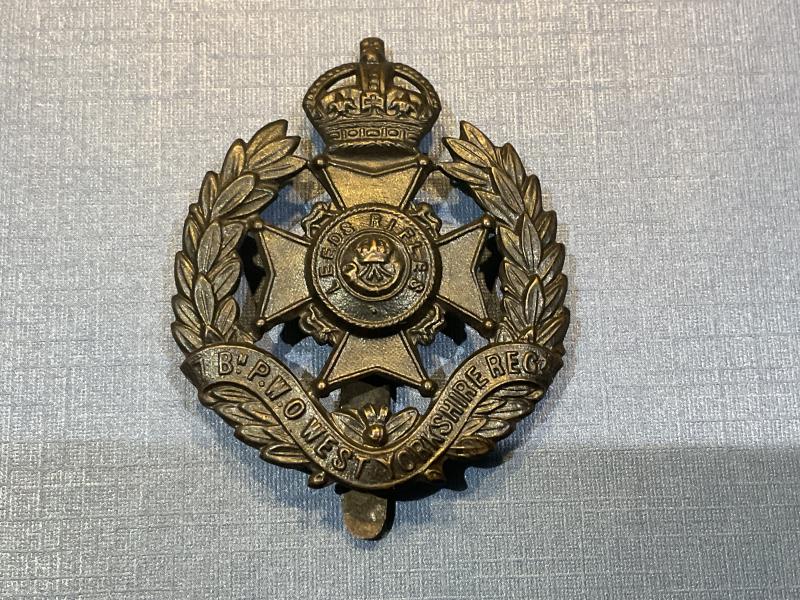 WW1 8th Battalion P.W.O West Yorkshire Regt cap badge