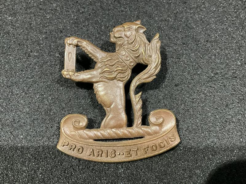 Canadian Peel & Dufferin Regt bronze cap badge