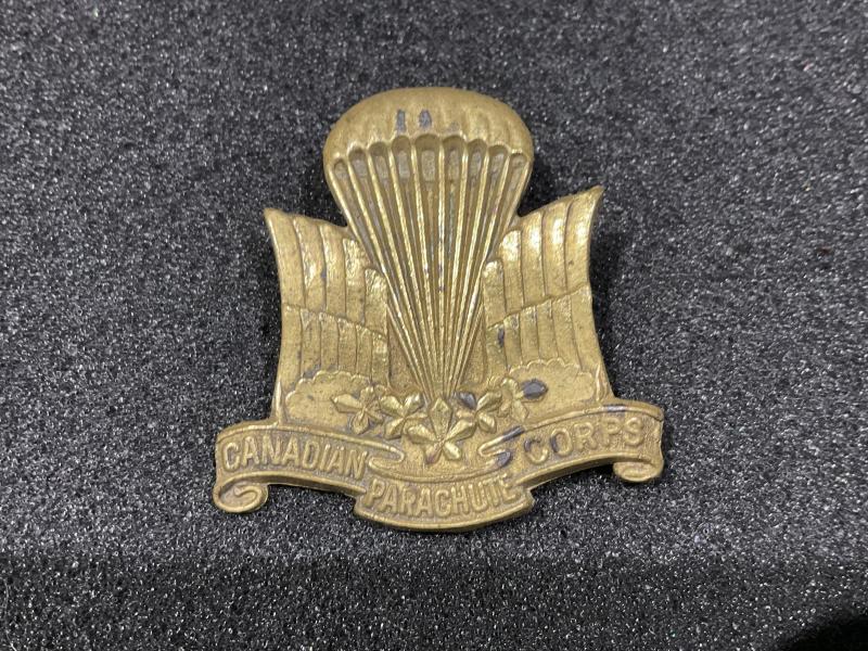 WW2 Canadian Parachute Corps brass beret badge