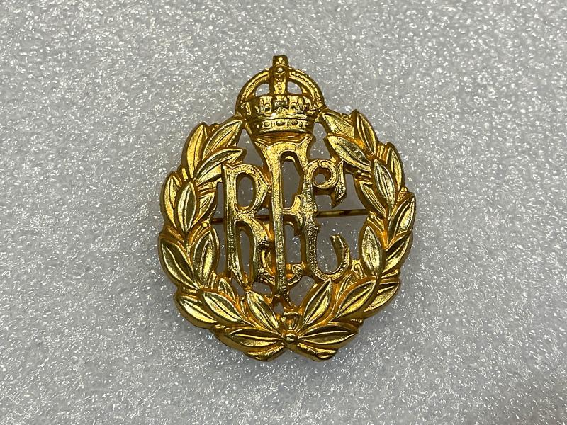 WW1 R.F.C Cap badge, turned into a gilded brass sweetheart
