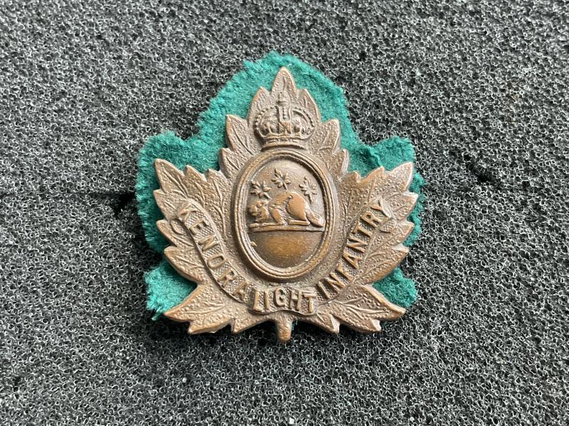 Canadian Kenora Light Infantry collar badge