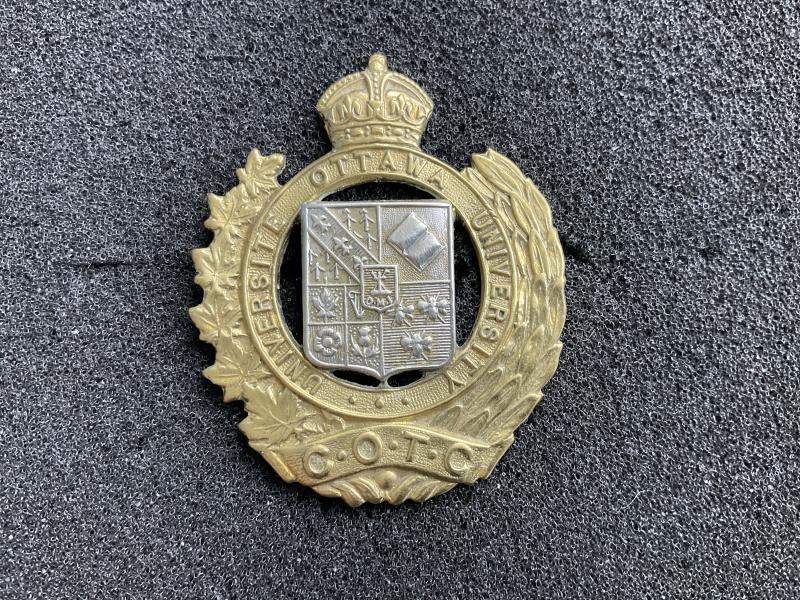 WW2 University of Ottawa cap badge