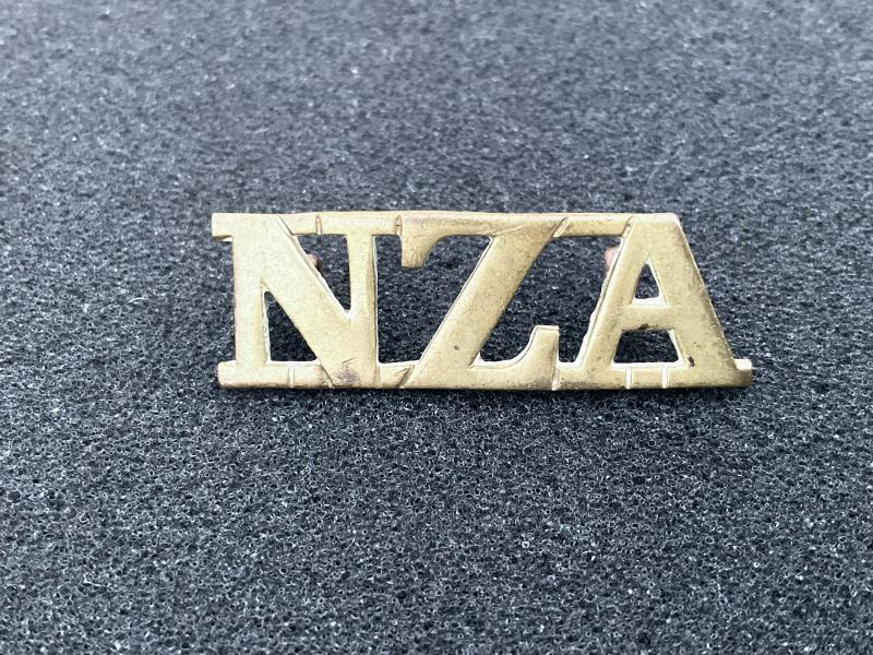 WW1 NZA-New Zealand Artillery brass shoulder title