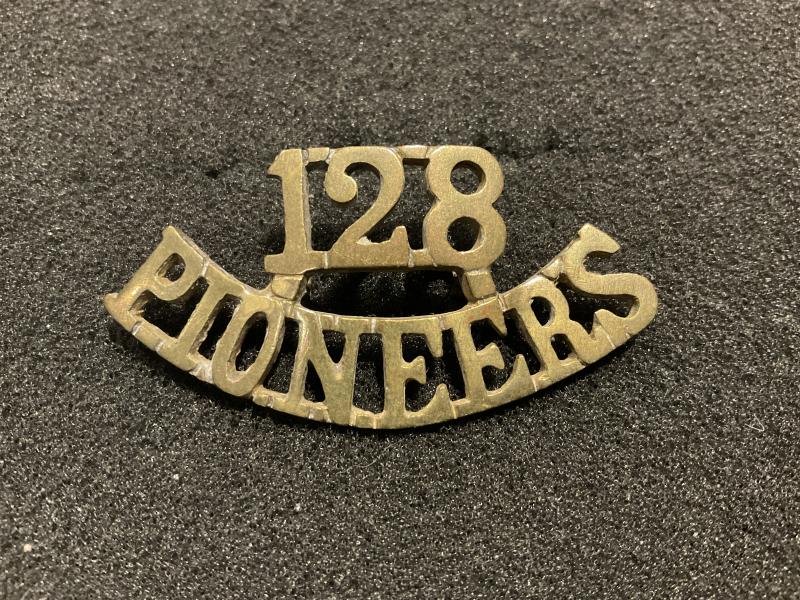 128th Pioneer Regt, Bombay Infantry brass shoulder title