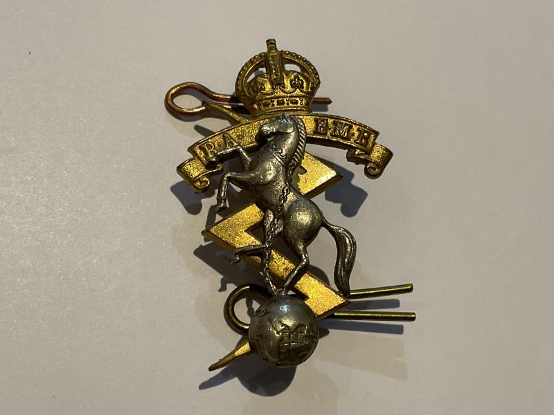 K/C R.A.E.M.E bi/metal cap badge circa 1948-53