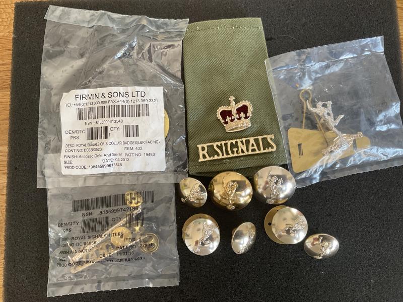 Royal Signals anodised cap badge, shoulder titles etc.