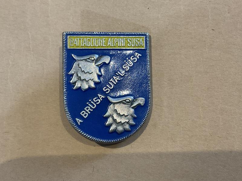 Italian Battaglione Alpini “Susa” mountain Infantry, beret /breast badge.