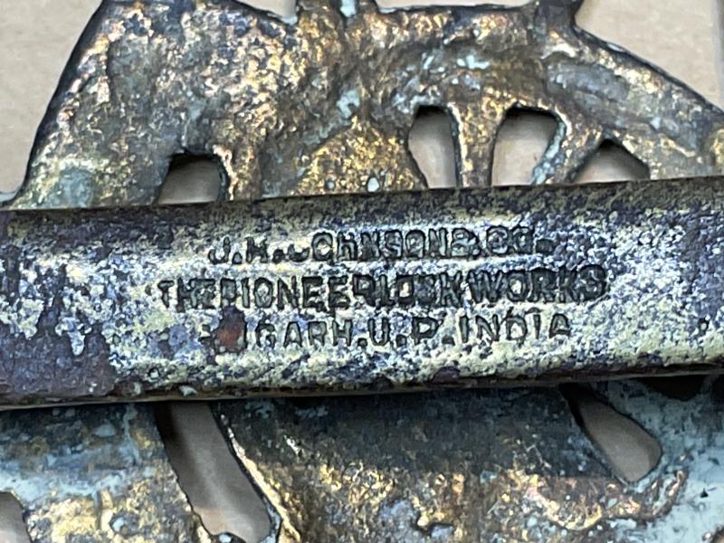 WW2 Royal Artillery cap badge, Indian theatre made.